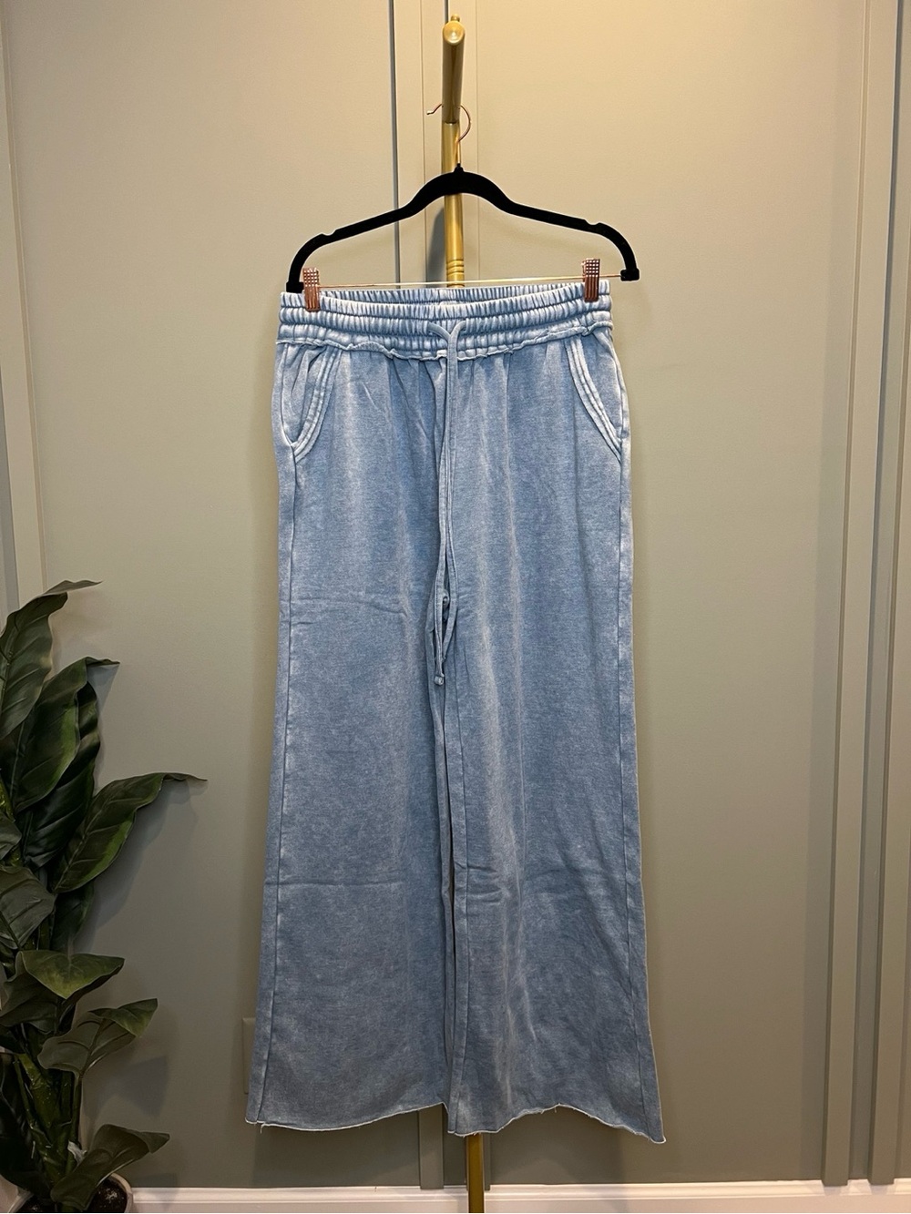 Zenana Acid Wash Fleece Palazzo Sweatpants with Pockets – Blue Gray 🩵 - Picture 4 of 4